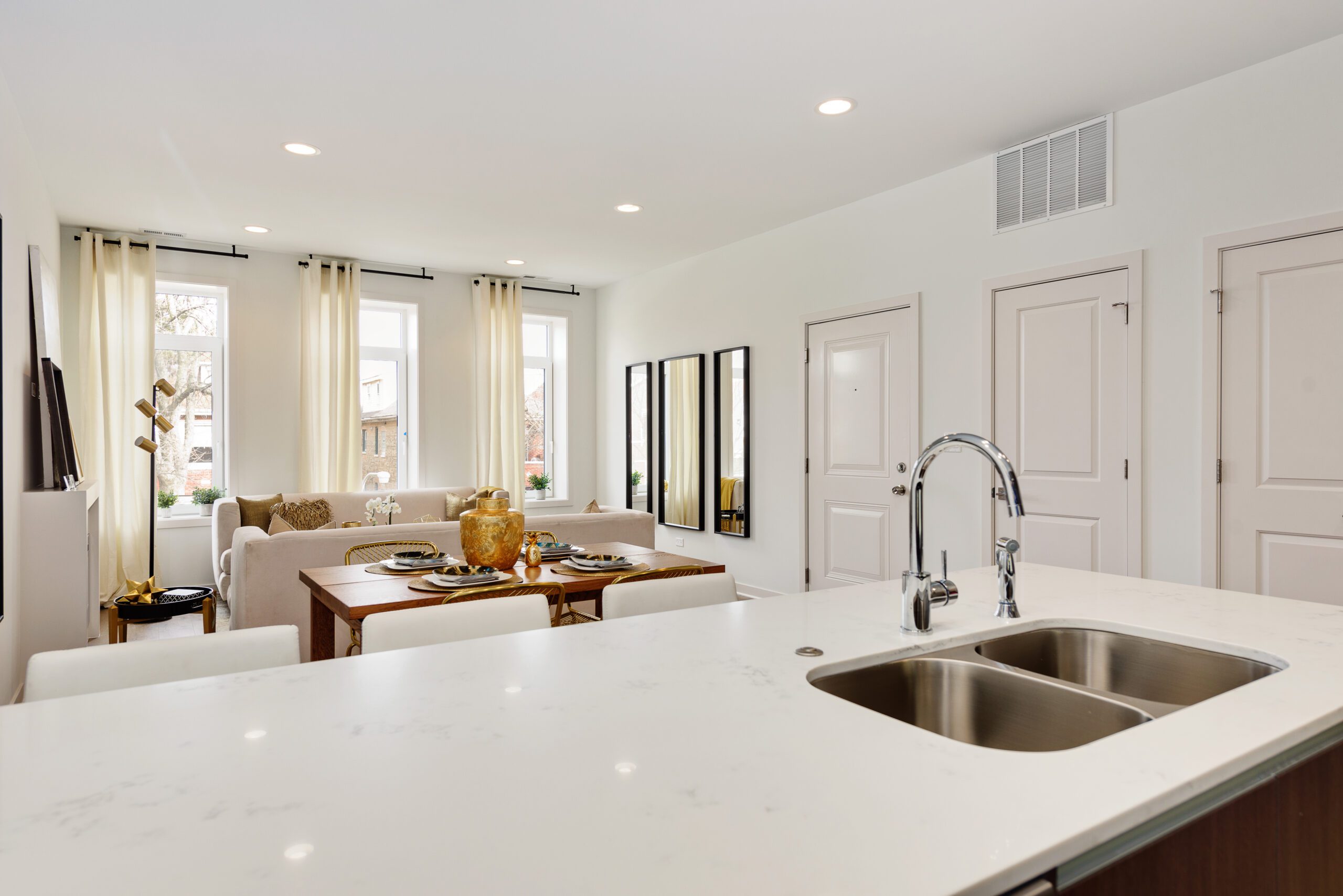 North-Oak-Lofts-Apartment-Homes-Modern-Living-Area
