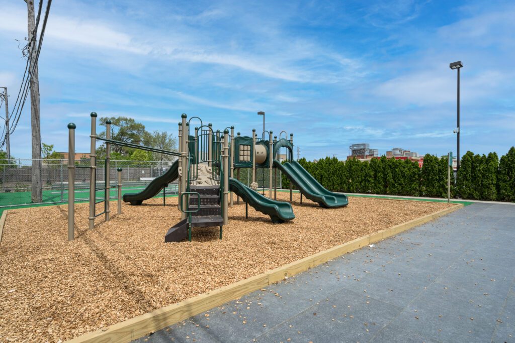 North-Oak-Lofts-Apartment-Homes-Playground